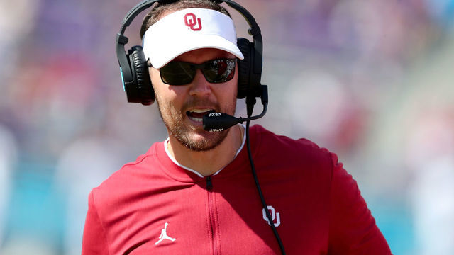 FORT WORTH, TX - OCTOBER 20: Head coach Lincoln Riley of the Oklahoma Sooners leads his team against the TCU Horned Frogs in the fourth quarter at Amon G. Carter Stadium on October 20, 2018 in Fort Worth, Texas.
