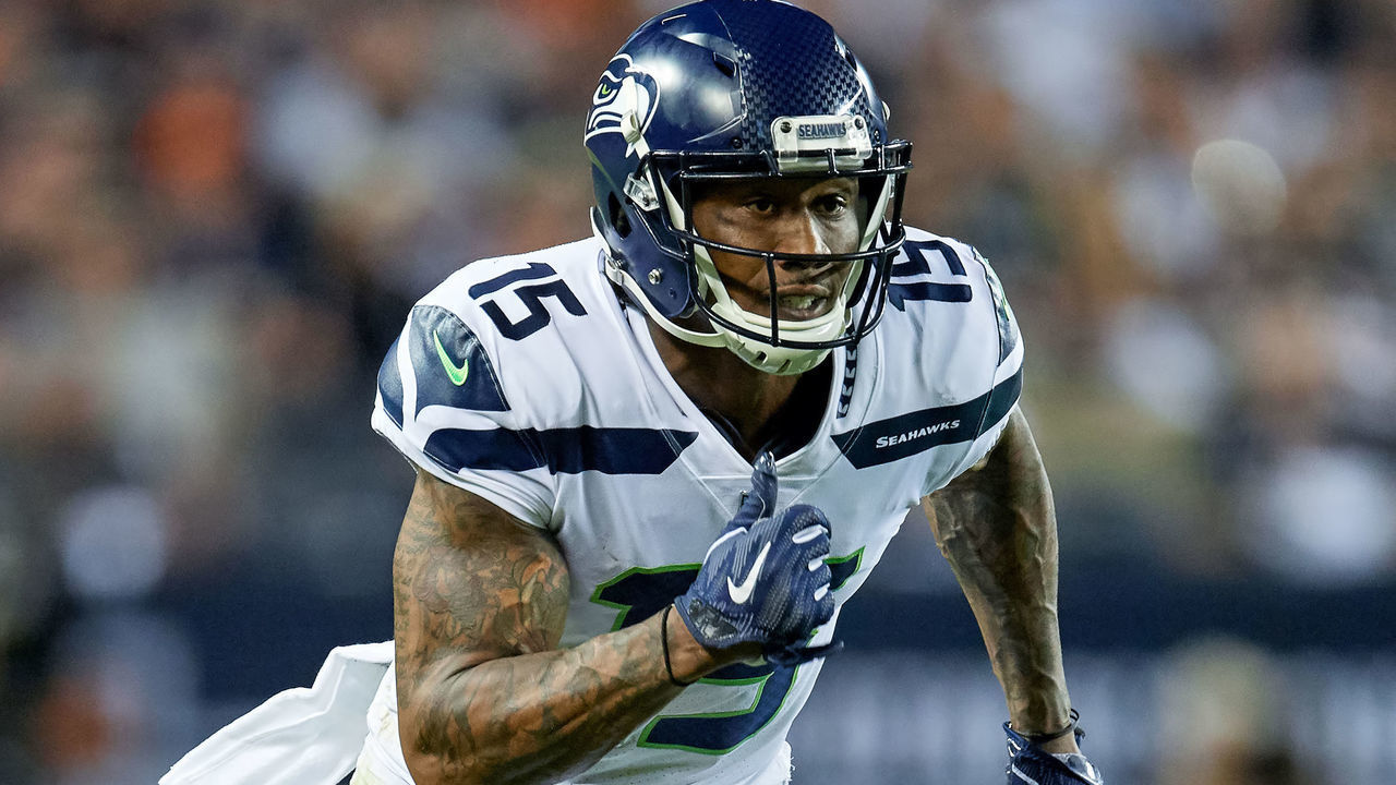 CHICAGO, IL - SEPTEMBER 17: Seattle Seahawks wide receiver Brandon Marshall (15) runs in game action during an NFL game between the Chicago Bears and the Seattle Seahawks on September 17, 2018 at Soldier Field in Chicago, Illinois.
