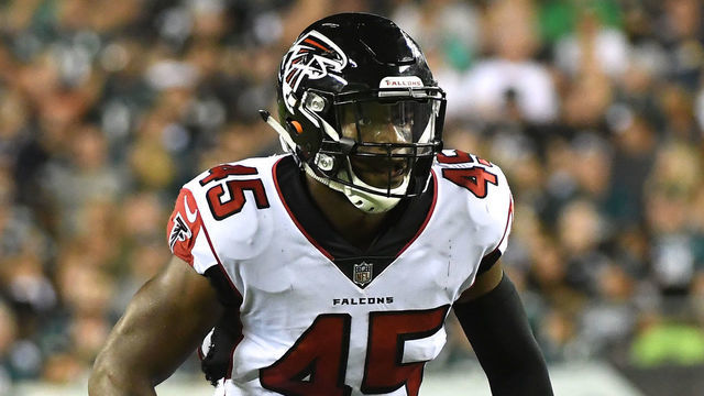 PHILADELPHIA, PA - SEPTEMBER 06: Atlanta Falcons Linebacker Deion Jones (45) waits for the snap during a NFL game between the Atlanta Falcons and the Philadelphia Eagles on September 6, 2018 at Lincoln Financial Field in Philadelphia,PA.