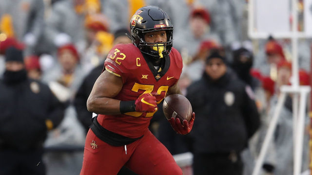 AMES, IA - NOVEMBER 10: Running back David Montgomery #32 of the Iowa State Cyclones rushes for yards in the first half of play at Jack Trice Stadium on November 10, 2018 in Ames, Iowa. The Iowa State Cyclones won 28-14 over the Baylor Bears.