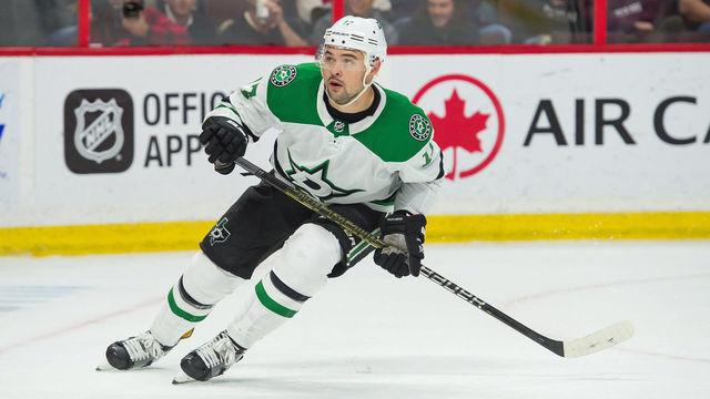 OTTAWA, ON - OCTOBER 15: Dallas Stars Center Devin Shore (17) skates during the first period of the NHL game between the Ottawa Senators and the Dallas Stars on October 15, 2018 at the Canadian Tire Centre in Ottawa, Ontario, Canada.