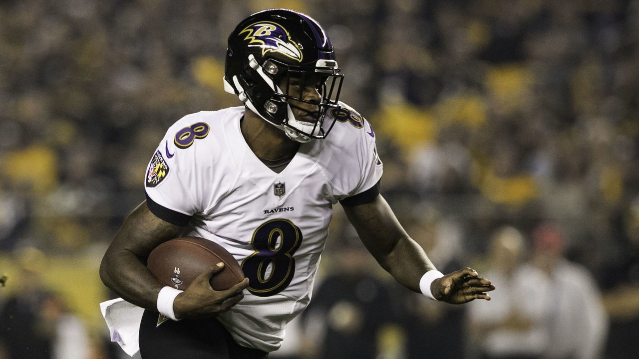 PITTSBURGH, PA - SEPTEMBER 30: Baltimore Ravens quarterback Lamar Jackson (8) runs with the ball during the NFL football game between the Baltimore Ravens and the Pittsburgh Steelers on September 30, 2018 at Heinz Field in Pittsburgh, PA.