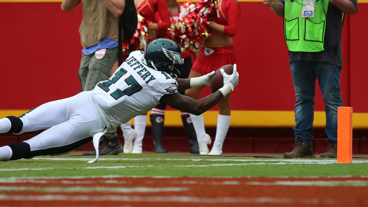 KANSAS CITY, MO - SEPTEMBER 17: Philadelphia Eagles wide receiver Alshon Jeffery (17) lunges for the goal line in the third quarter of a week 2 NFL game between the Philadelphia Eagles and Kansas City Chiefs on September 17th, 2017 at Arrowhead Stadium in Kansas City, MO.