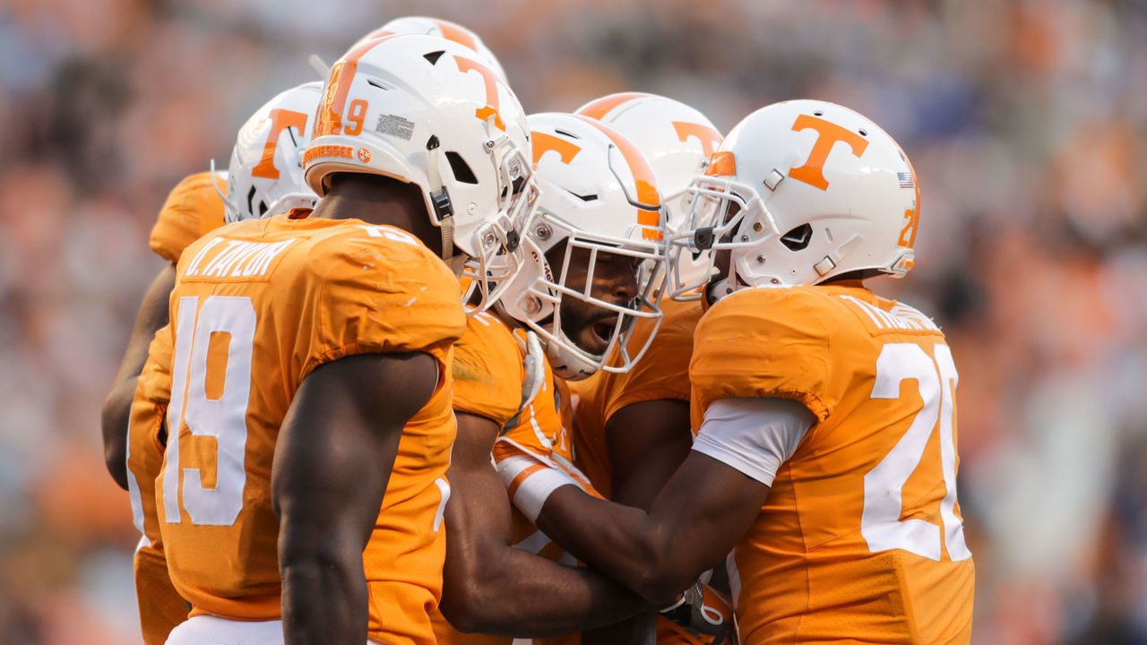 KNOXVILLE, TN - NOVEMBER 10: Micah Abernathy #22 of the Tennessee Volunteers celebrates with Darrell Taylor #19 of the Tennessee Volunteers, Bryce Thompson #20 of the Tennessee Volunteers and the team during the first half of the game between the Kentucky Wildcats and the Tennessee Volunteers at Neyland Stadium on November 10, 2018 in Knoxville, Tennessee. Tennessee won the game 24-7.