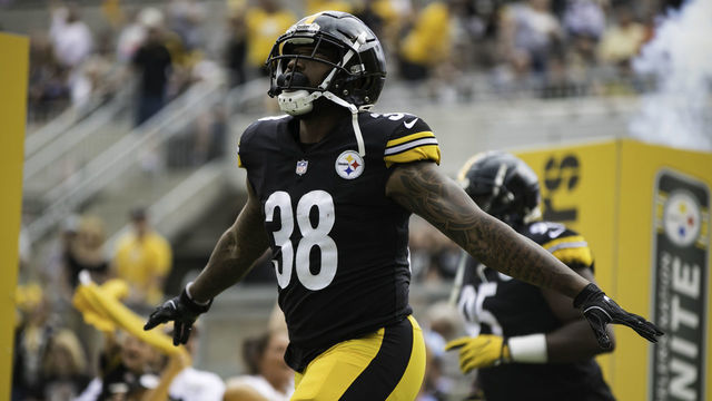 PITTSBURGH, PA - AUGUST 25: Pittsburgh Steelers running back Jaylen Samuels (38) runs onto the field during the preseason NFL game between the Tennessee Titans and Pittsburgh Steelers on August 25, 2018 at Heinz Field in Pittsburgh PA.