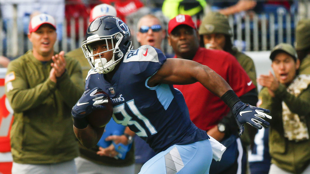 NASHVILLE, TN - NOVEMBER 11: Jonnu Smith #81 of the Tennessee Titans runs downfield with the ball against the New England Patriots during the first quarter at Nissan Stadium on November 11, 2018 in Nashville, Tennessee.