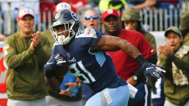 NASHVILLE, TN - NOVEMBER 11: Jonnu Smith #81 of the Tennessee Titans runs downfield with the ball against the New England Patriots during the first quarter at Nissan Stadium on November 11, 2018 in Nashville, Tennessee.