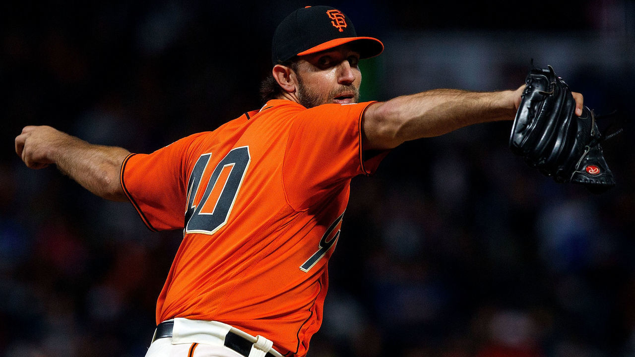 SAN FRANCISCO, CA - SEPTEMBER 28: Madison Bumgarner #40 of the San Francisco Giants pitches against the Los Angeles Dodgers during the sixth inning at AT&T Park on September 28, 2018 in San Francisco, California. The Los Angeles Dodgers defeated the San Francisco Giants 3-1.