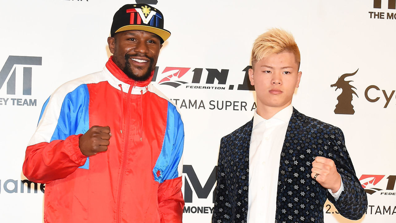 TOKYO, JAPAN - NOVEMBER 05: Floyd Mayweather Jr. and Tenshin Nasukawa attend the press conference to announce the match on December 31 at Roppongi Hills club on November 5, 2018 in Tokyo, Japan.