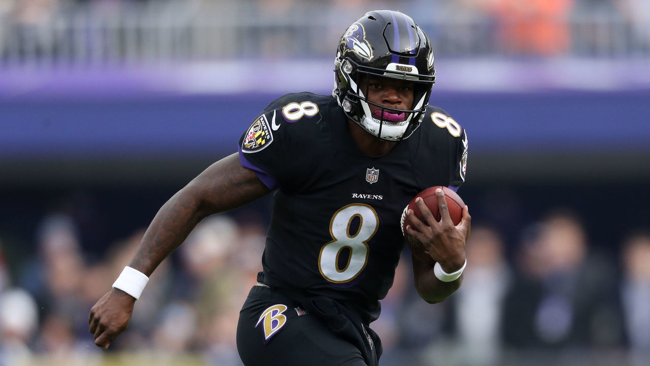 BALTIMORE, MD - NOVEMBER 18: Quarterback Lamar Jackson #8 of the Baltimore Ravens carries the ball in the first quarter against the Cincinnati Bengals at M&T Bank Stadium on November 18, 2018 in Baltimore, Maryland.