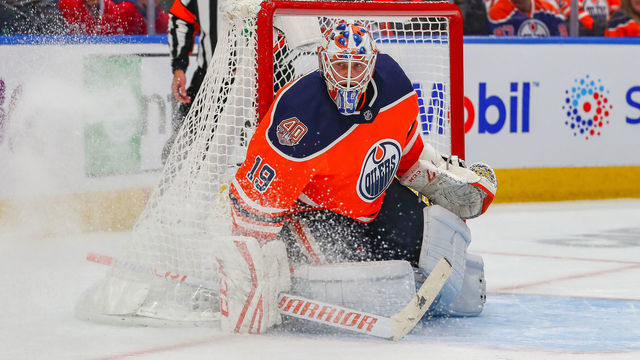 EDMONTON, AB - NOVEMBER 13: Edmonton Oilers Goalie Mikko Koskinen (19) in game action during the Edmonton Oilers game versus the Montreal Canadians on November 13, 2018 at Rogers Place in Edmonton, AB.