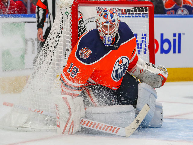EDMONTON, AB - NOVEMBER 13: Edmonton Oilers Goalie Mikko Koskinen (19) in game action during the Edmonton Oilers game versus the Montreal Canadians on November 13, 2018 at Rogers Place in Edmonton, AB.