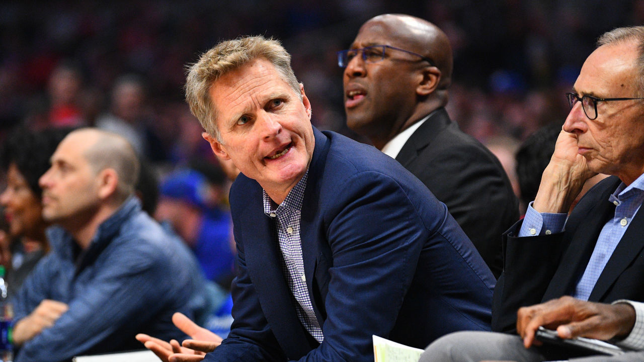 LOS ANGELES, CA - NOVEMBER 12: Golden State Warriors head coach Steve Kerr looks on during a NBA game between the Golden State Warriors and the Los Angeles Clippers on November 12, 2018 at STAPLES Center in Los Angeles, CA.