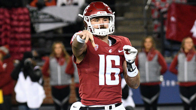 PULLMAN, WA - NOVEMBER 17: WSU quarterback Gardner Minshew (16) delivers a pass during the game between the Washington State Cougars and the Arizona Wildcats played on November 17, 2018 in Pullman, Washington at Martin Stadium