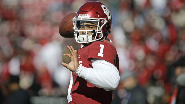 NORMAN, OK - NOVEMBER 10: Kyler Murray #1 of the Oklahoma Sooners during the game against the Oklahoma State Cowboys at Gaylord Family Oklahoma Memorial Stadium on November 10, 2018 in Norman, Oklahoma. Oklahoma defeated Oklahoma State 48-47.
