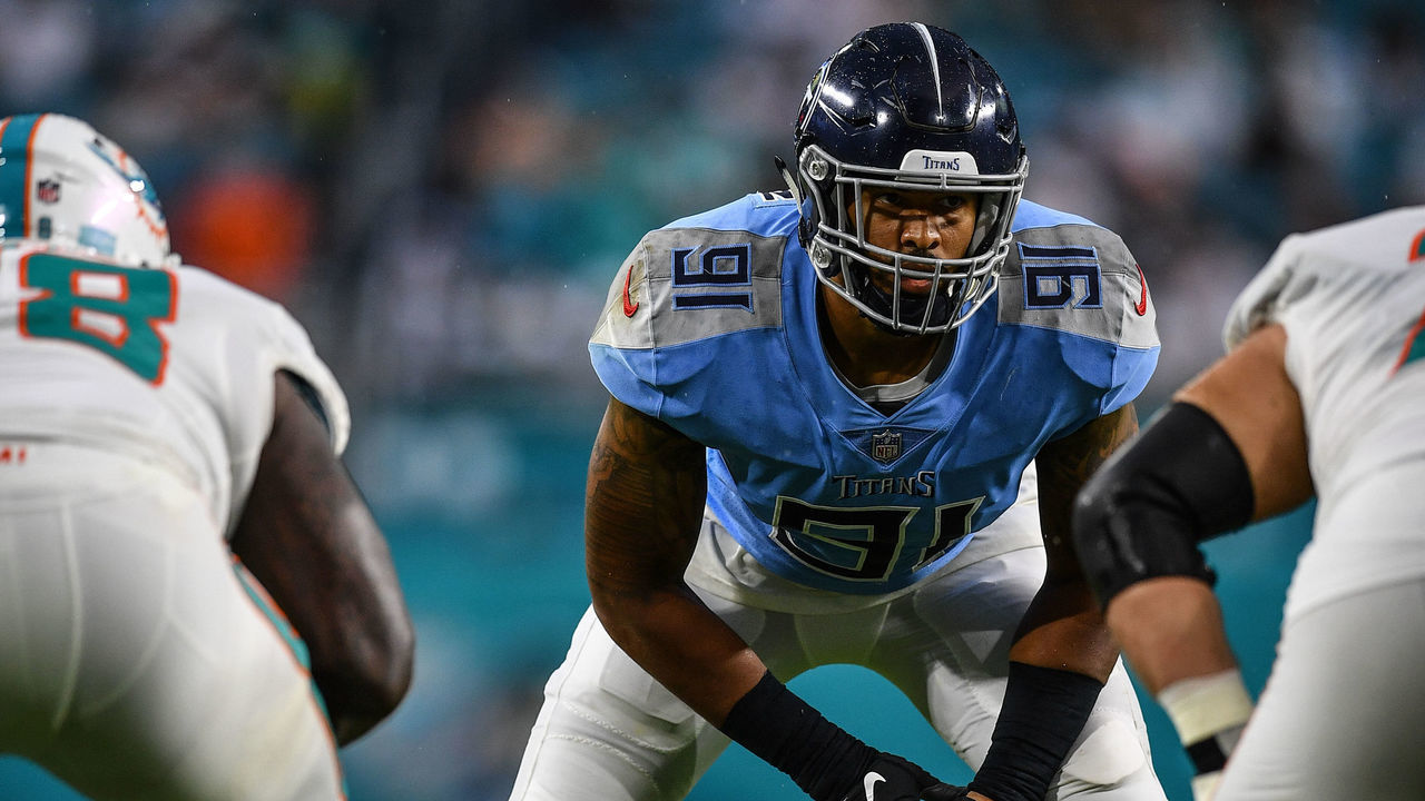 MIAMI, FL - SEPTEMBER 09: Derrick Morgan #91 of the Tennessee Titans liens up against the Miami Dolphins at Hard Rock Stadium on September 9, 2018 in Miami, Florida.
