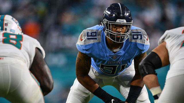 MIAMI, FL - SEPTEMBER 09: Derrick Morgan #91 of the Tennessee Titans liens up against the Miami Dolphins at Hard Rock Stadium on September 9, 2018 in Miami, Florida.