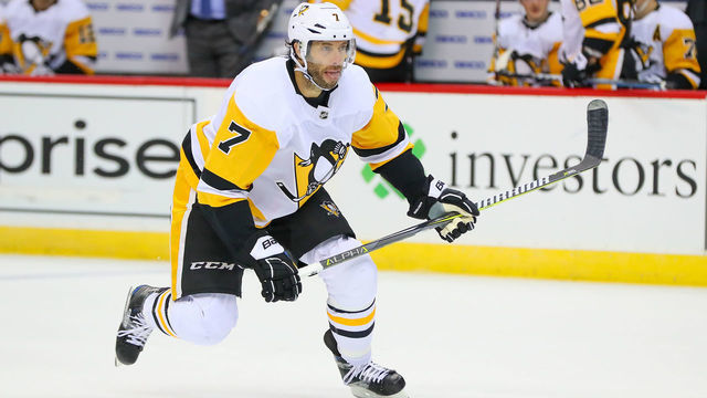 NEWARK, NJ - NOVEMBER 13: Pittsburgh Penguins center Matt Cullen (7) skates during the second period of the National Hockey League Game between the New Jersey Devils and the Pittsburgh Penguins on November 13, 2018 at the Prudential Center in Newark, NJ