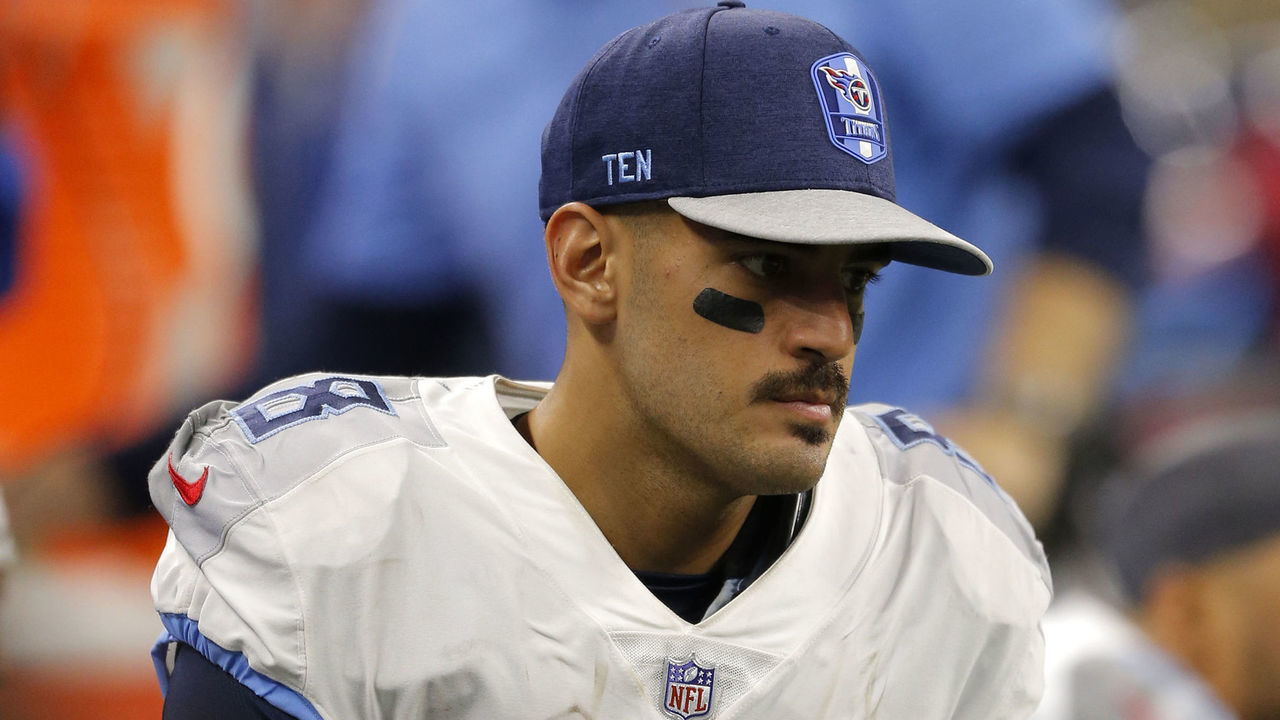 INDIANAPOLIS, IN - NOVEMBER 18: Tennessee Titans Quarterback Marcus Mariota (8) sits on the bench after getting knocked out of the game during the NFL game between the Tennessee Titans and Indianapolis Colts on November 18, 2018, at Lucas Oil Stadium in Indianapolis, IN.