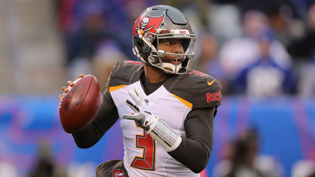 EAST RUTHERFORD, NJ - NOVEMBER 18: Quarterback Jameis Winston #3 of the Tampa Bay Buccaneers looks to pass against the New York Giants during the fourth quarter at MetLife Stadium on November 18, 2018 in East Rutherford, New Jersey. The New York Giants won 38-35.