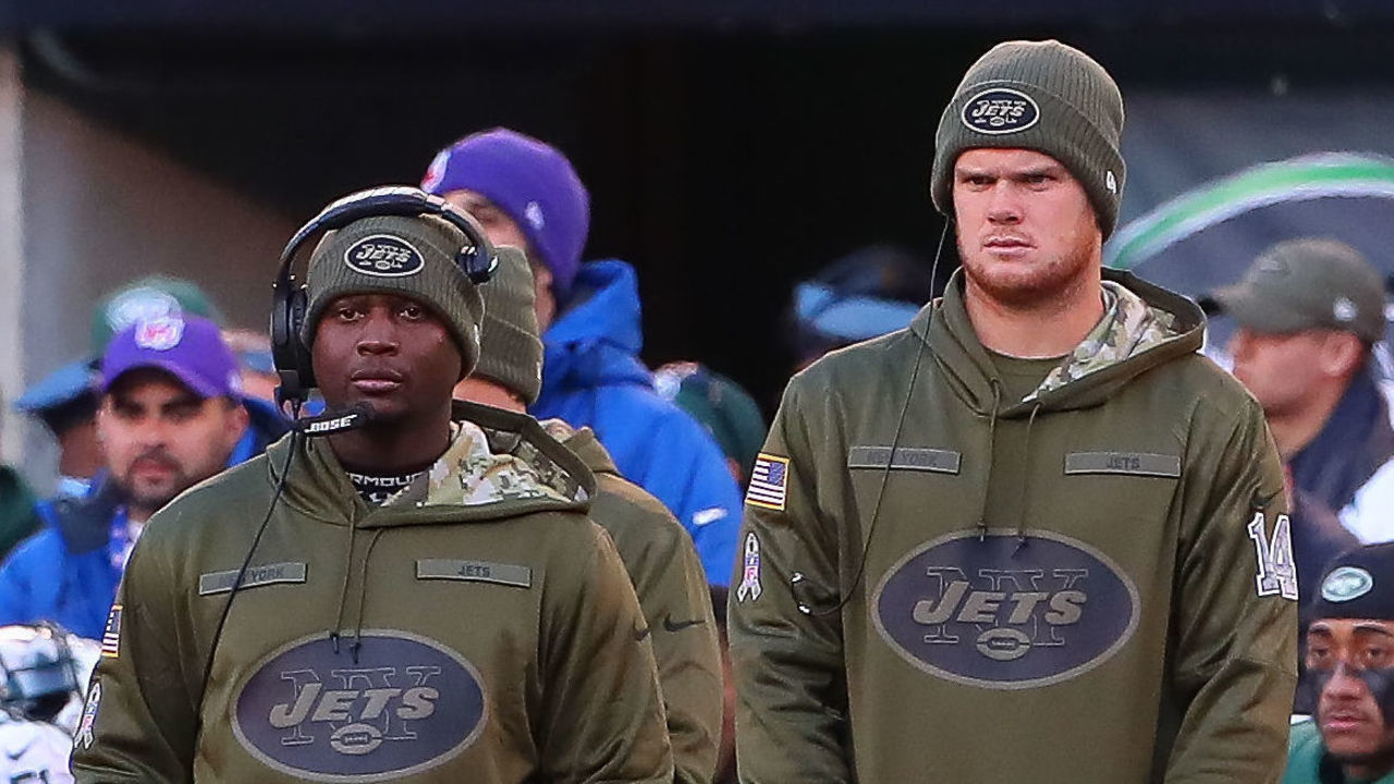 EAST RUTHERFORD, NJ - NOVEMBER 11: New York Jets quarterback Sam Darnold (14) on the sideline during the National Football League game between the New York Jets and the Buffalo Bills on November 11, 2018 at MetLife Stadium in East Rutherford, NJ.