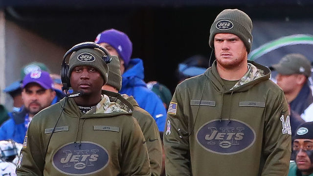EAST RUTHERFORD, NJ - NOVEMBER 11: New York Jets quarterback Sam Darnold (14) on the sideline during the National Football League game between the New York Jets and the Buffalo Bills on November 11, 2018 at MetLife Stadium in East Rutherford, NJ.
