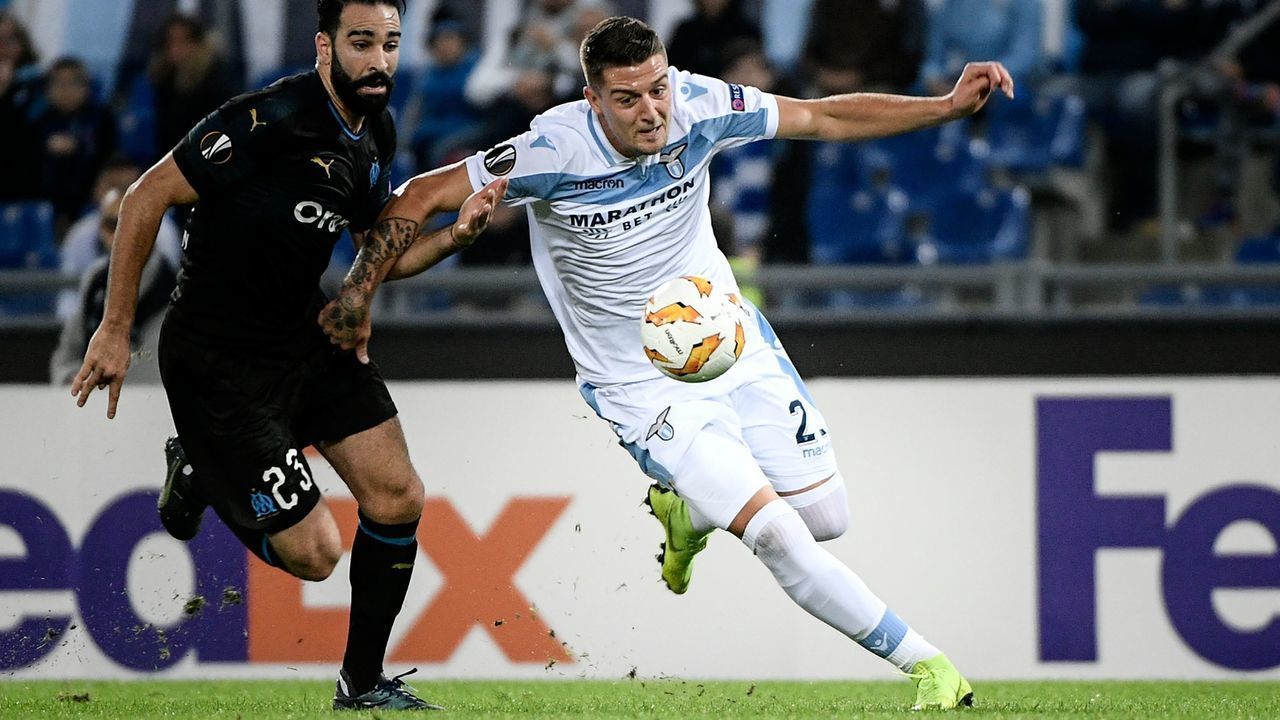 Lazio's Serbian midfielder Sergej Milinkovic-Savic (R) outruns Marseille's French defender Adil Rami during the UEFA Europa League group H football match Lazio Rome vs Marseille on November 8, 2018 at the Olympic stadium in Rome.