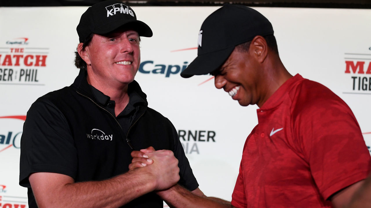 LAS VEGAS, NV - NOVEMBER 20: (L-R) Phil Mickelson and Tiger Woods shake hands during a press conference before The Match at Shadow Creek Golf Course on November 20, 2018 in Las Vegas, Nevada.