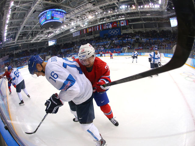 Report: Finland F Aleksander Barkov to miss 4-6 weeks with knee injury