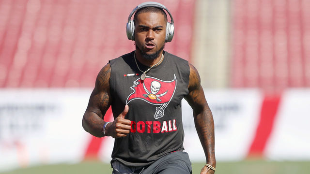 TAMPA, FL - OCT 21: DeSean Jackson (11) of the Bucs warms up before the regular season game between the Cleveland Browns and the Tampa Bay Buccaneers on October 21, 2018 at Raymond James Stadium in Tampa, Florida.