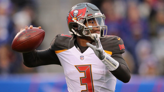 EAST RUTHERFORD, NJ - NOVEMBER 18: Quarterback Jameis Winston #3 of the Tampa Bay Buccaneers looks to pass against the New York Giants during the fourth quarter at MetLife Stadium on November 18, 2018 in East Rutherford, New Jersey. The New York Giants won 38-35.