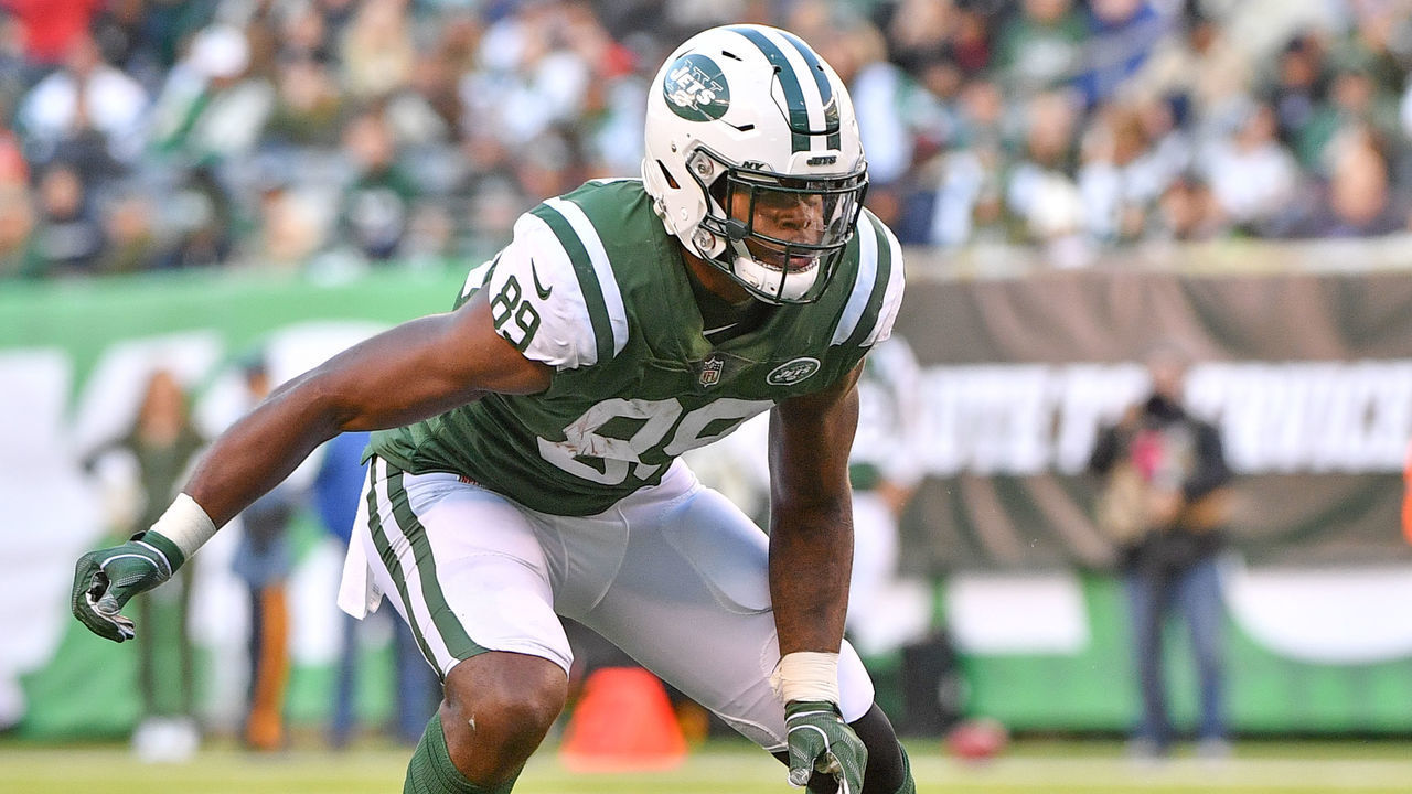 EAST RUTHERFORD, NJ - NOVEMBER 11: Chris Herndon #89 of the New York Jets in action against the Buffalo Bills at MetLife Stadium on November 11, 2018 in East Rutherford, New Jersey.