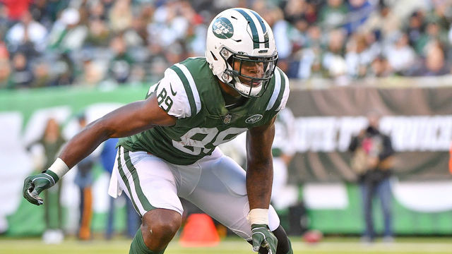 EAST RUTHERFORD, NJ - NOVEMBER 11: Chris Herndon #89 of the New York Jets in action against the Buffalo Bills at MetLife Stadium on November 11, 2018 in East Rutherford, New Jersey.