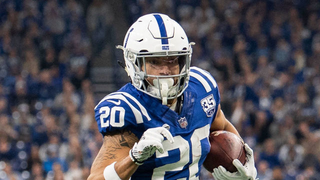 INDIANAPOLIS, IN - NOVEMBER 18: Indianapolis Colts running back Jordan Wilkins (20) runs in for a 18-yard touchdown during the NFL game between the Indianapolis Colts and Tennessee Titans on November 18, 2018, at Lucas Oil Stadium in Indianapolis, IN.