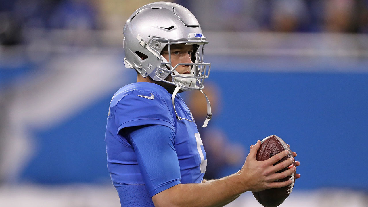 DETROIT, MI - NOVEMBER 22: Matthew Stafford #9 of the Detroit Lions warms up prior to the start of the game against the Chicago Bears at Ford Field on November 22, 2018 in Detroit, Michigan.