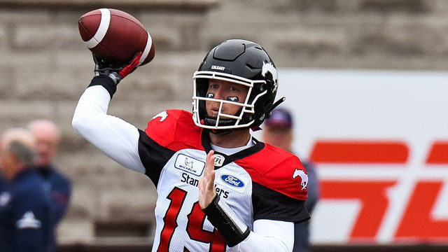 MONTREAL, QC - OCTOBER 08: Calgary Stampeders Quarterback Bo Levi Mitchell (19) passes the ball during the Calgary Stampeders versus the Montreal Alouettes game on October 8, 2018, at Percival Molson Memorial Stadium in Montreal, QC