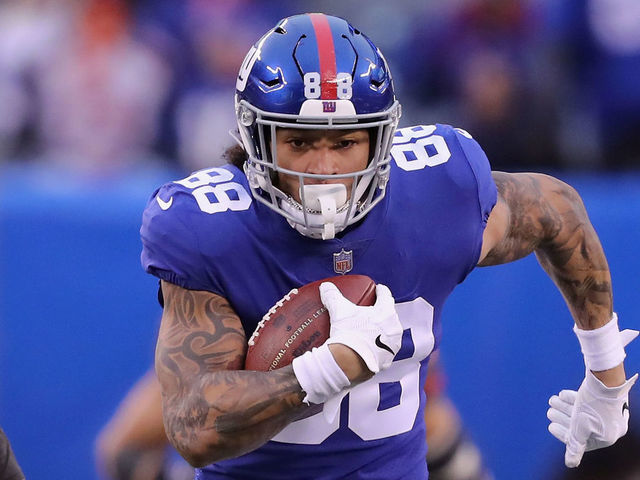 EAST RUTHERFORD, NJ - NOVEMBER 18: Tight end Evan Engram #88 of the New York Giants carries the ball for a first down against the Tampa Bay Buccaneers during the fourth quarter at MetLife Stadium on November 18, 2018 in East Rutherford, New Jersey. The New York Giants won 38-35.