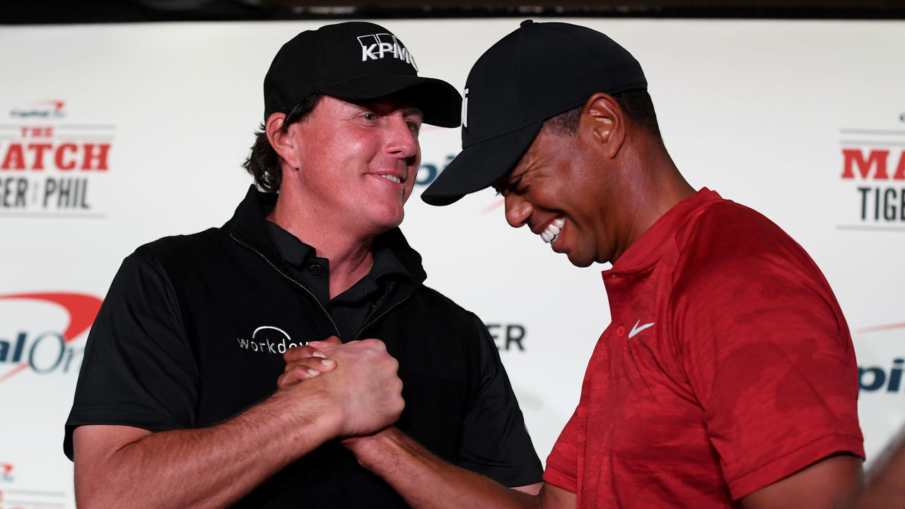 LAS VEGAS, NV - NOVEMBER 20: (L-R) Phil Mickelson and Tiger Woods shake hands during a press conference before The Match at Shadow Creek Golf Course on November 20, 2018 in Las Vegas, Nevada.