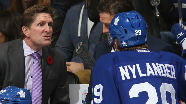 TORONTO, ON - NOVEMBER 5: Toronto Maple Leafs head coach Mike Babcock talks with William Nylander #29 of the Toronto Maple Leafs during the second period against the Vancouver Canucks at the Air Canada Centre on November 5, 2016 in Toronto, Ontario, Canada.
