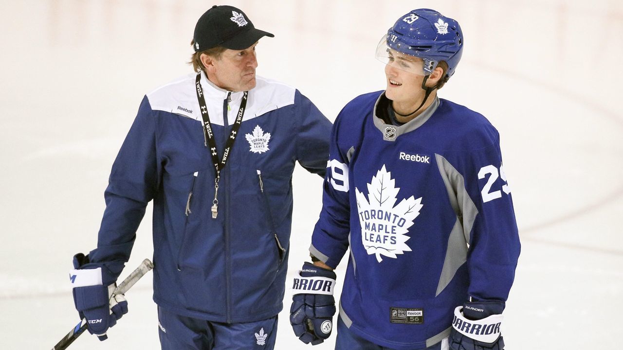 TORONTO, ON - OCTOBER 3 - Maple Leafs head coach Mike Babcock and William Nylander during practice at the MasterCard Centre, October 3, 2016. (Andrew Francis Wallace/Toronto Star via Getty Images)