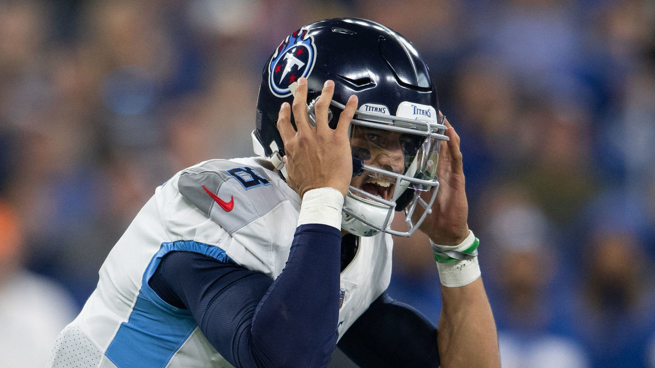 INDIANAPOLIS, IN - NOVEMBER 18: Tennessee Titans quarterback Marcus Mariota (8) calls out signals to the offensive line during the NFL game between the Indianapolis Colts and Tennessee Titans on November 18, 2018, at Lucas Oil Stadium in Indianapolis, IN.