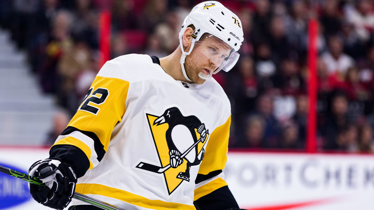 OTTAWA, ON - NOVEMBER 17: Pittsburgh Penguins Right Wing Patric Hornqvist (72) after a whistle during second period National Hockey League action between the Pittsburgh Penguins and Ottawa Senators on November 17, 2018, at Canadian Tire Centre in Ottawa, ON, Canada.