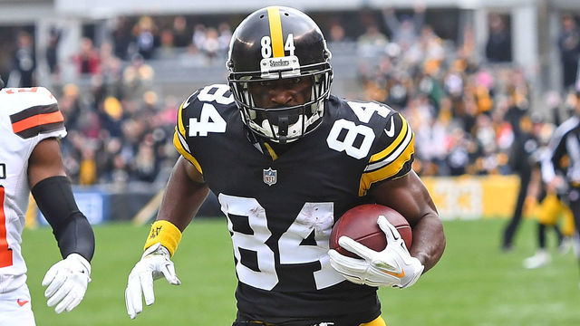 PITTSBURGH, PA - OCTOBER 28: Antonio Brown #84 of the Pittsburgh Steelers runs into the end zone past Denzel Ward #21 of the Cleveland Browns for a 43 yard touchdown reception during the second quarter in the game at Heinz Field on October 28, 2018 in Pittsburgh, Pennsylvania.