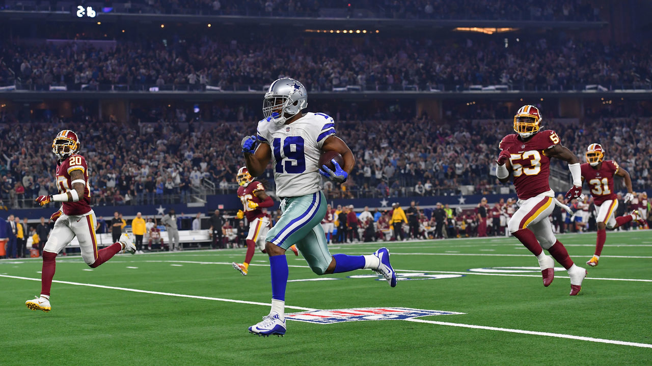 ARLINGTON, TEXAS - NOVEMBER 22: Dallas Cowboys wide receiver Amari Cooper (19) breaks away for a touchdown after a catch during the third quarter in a game against the Washington Redskins and Dallas Cowboys at AT&T Stadium on November 22, 2018 in Arlington, Tx. Dallas beat Washington 31-23.