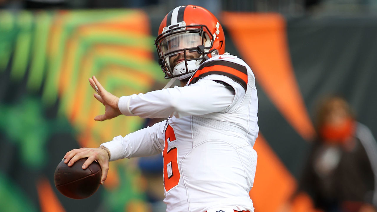 CINCINNATI, OH - NOVEMBER 25: Baker Mayfield #6 of the Cleveland Browns warms up prior to start of the game against the Cincinnati Bengals at Paul Brown Stadium on November 25, 2018 in Cincinnati, Ohio.