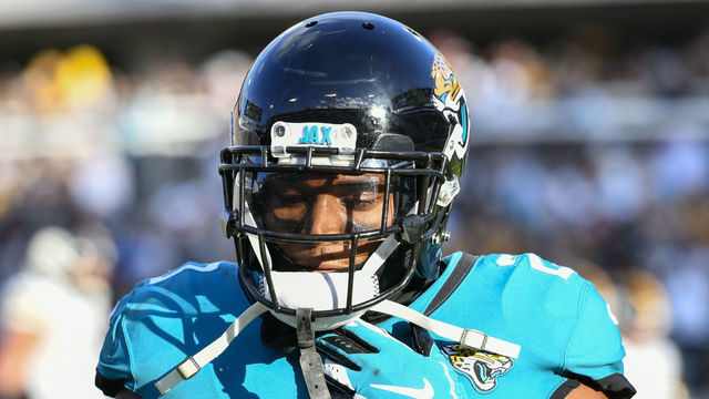 JACKSONVILLE, FL - NOVEMBER 18: Jacksonville Jaguars cornerback Jalen Ramsey (20) during the second half of an NFL game between the Pittsburgh Steelers and the Jacksonville Jaguars on November 18, 2018, at TIAA Bank Field.