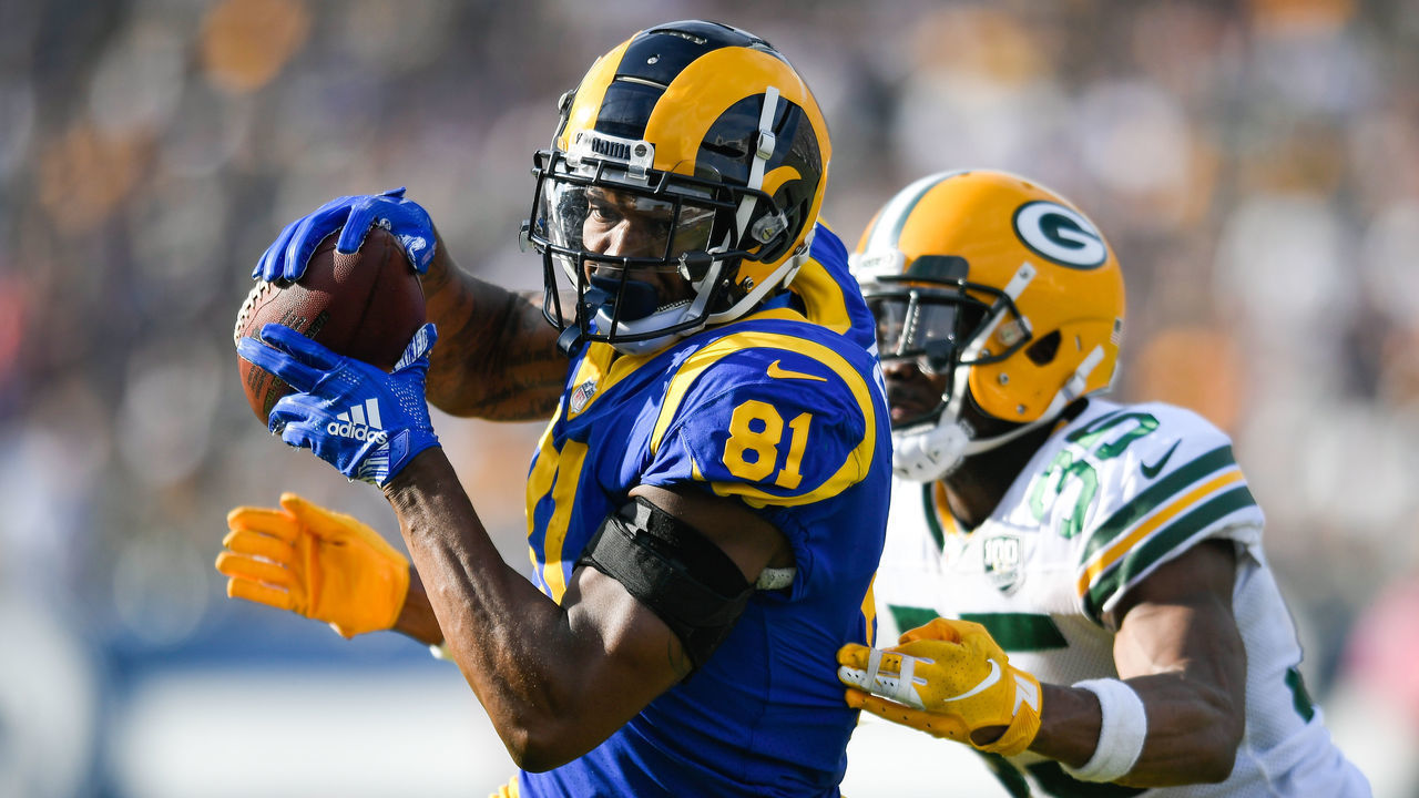 LOS ANGELES, CA - OCTOBER 28: Tight end Gerald Everett #81 of the Los Angeles Rams runs with the ball in front of defensive back Jermaine Whitehead #35 of the Green Bay Packers at Los Angeles Memorial Coliseum on October 28, 2018 in Los Angeles, California.