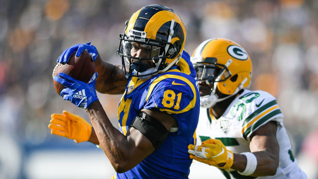 LOS ANGELES, CA - OCTOBER 28: Tight end Gerald Everett #81 of the Los Angeles Rams runs with the ball in front of defensive back Jermaine Whitehead #35 of the Green Bay Packers at Los Angeles Memorial Coliseum on October 28, 2018 in Los Angeles, California.