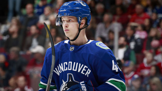 VANCOUVER, BC - NOVEMBER 17: Elias Pettersson #40 of the Vancouver Canucks skates up ice during their NHL game against the Montreal Canadiens at Rogers Arena November 17, 2018 in Vancouver, British Columbia, Canada. 'n