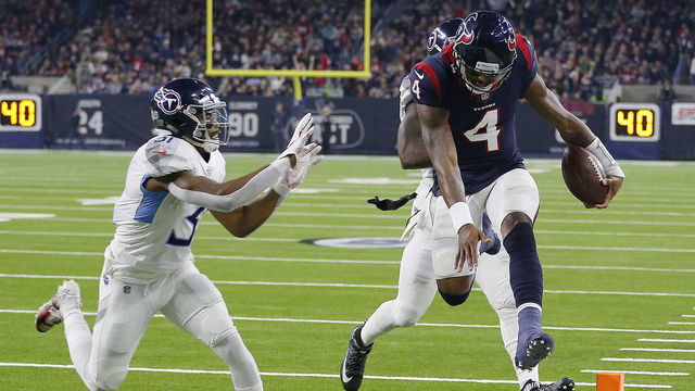 HOUSTON, TEXAS - NOVEMBER 26: Deshaun Watson #4 of the Houston Texans runs for a 15 yard touchdown as he beats Brian Orakpo #98 of the Tennessee Titans and Kevin Byard #31 to the endzone during the second quarter against the Tennessee Titans at NRG Stadium on November 26, 2018 in Houston, Texas.